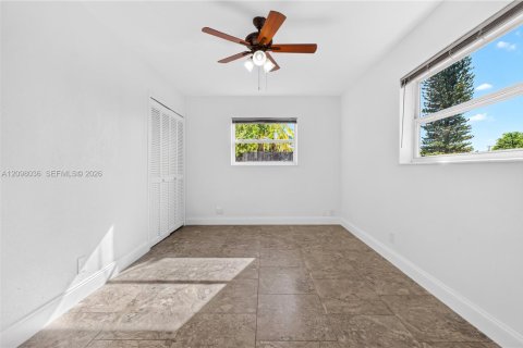 Villa ou maison à vendre à Hollywood, Floride: 4 chambres, 123.19 m2 № 2394783 - photo 24