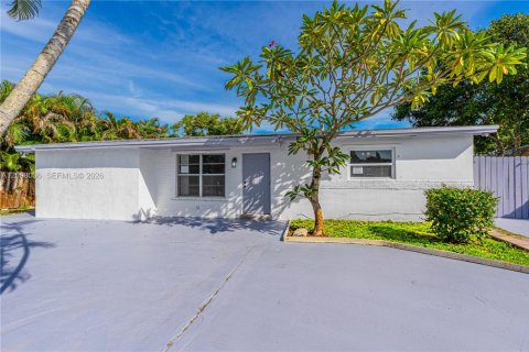 Villa ou maison à vendre à Hollywood, Floride: 4 chambres, 123.19 m2 № 2394783 - photo 2