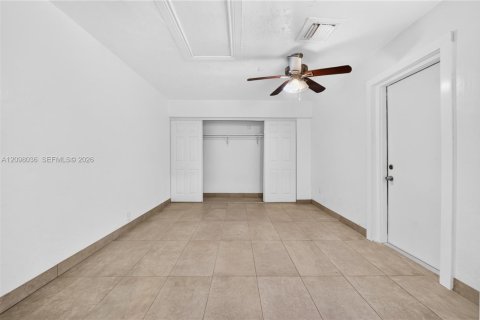 Villa ou maison à vendre à Hollywood, Floride: 4 chambres, 123.19 m2 № 2394783 - photo 27