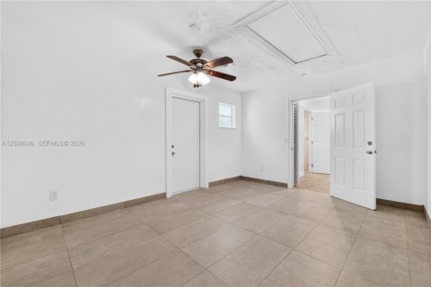Villa ou maison à vendre à Hollywood, Floride: 4 chambres, 123.19 m2 № 2394783 - photo 26