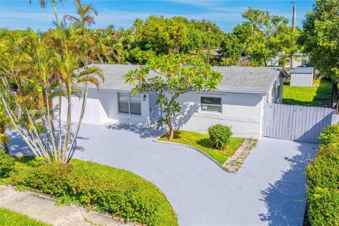 Villa ou maison à Hollywood, Floride 4 chambres, 123.19 m2 № 2394783