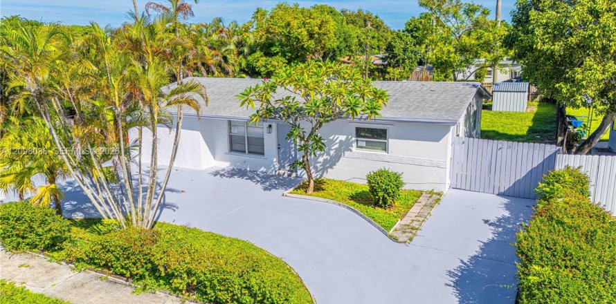 Villa ou maison à Hollywood, Floride 4 chambres, 123.19 m2 № 2394783