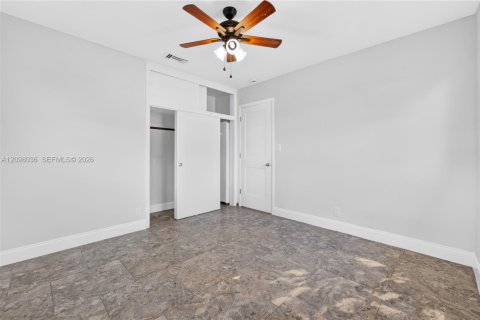 Villa ou maison à vendre à Hollywood, Floride: 4 chambres, 123.19 m2 № 2394783 - photo 22
