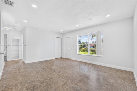 Villa ou maison à vendre à Hollywood, Floride: 4 chambres, 123.19 m2 № 2394783 - photo 8