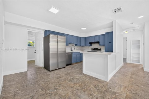 Villa ou maison à vendre à Hollywood, Floride: 4 chambres, 123.19 m2 № 2394783 - photo 6