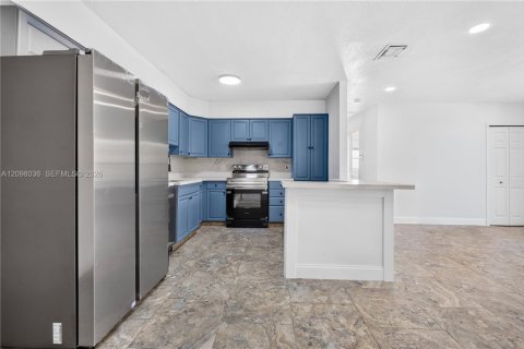 Villa ou maison à vendre à Hollywood, Floride: 4 chambres, 123.19 m2 № 2394783 - photo 11