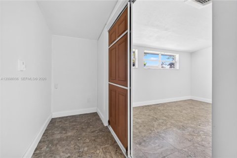 Villa ou maison à vendre à Hollywood, Floride: 4 chambres, 123.19 m2 № 2394783 - photo 30