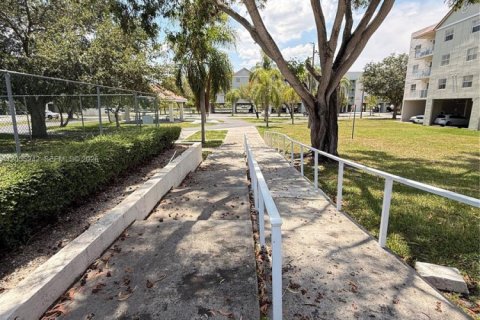 Copropriété à louer à Cutler Bay, Floride: 1 chambre, 70.61 m2 № 2171699 - photo 27