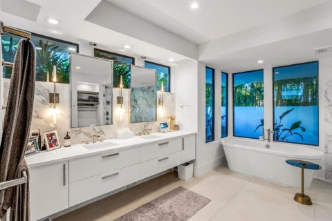 House in Delray Beach, Florida 5 bedrooms, 468.6 sq.m. № 2253276 - photo 26