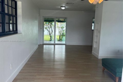 House in Miami, Florida 3 bedrooms, 107.12 sq.m. № 2022521