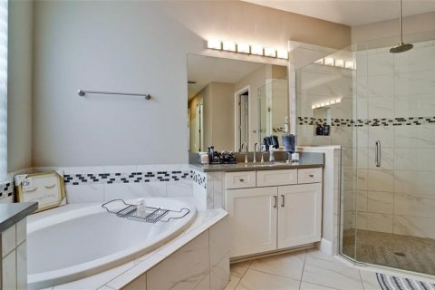 House in Sarasota, Florida 4 bedrooms, 272.2 sq.m. № 2157569 - photo 8