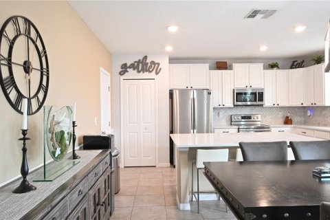 Villa ou maison à louer à Wimauma, Floride: 4 chambres, 244.7 m2 № 2148731 - photo 9