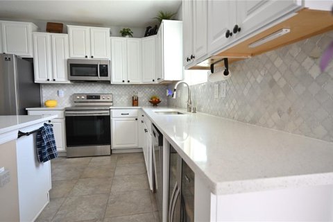 Villa ou maison à louer à Wimauma, Floride: 4 chambres, 244.7 m2 № 2148731 - photo 10
