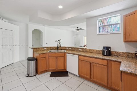 Casa en venta en Port St. Lucie, Florida, 4 dormitorios, 181.16 m2 № 1768774 - foto 14