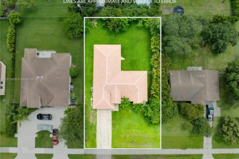 Casa en venta en Port St. Lucie, Florida, 4 dormitorios, 181.16 m2 № 1768774 - foto 27