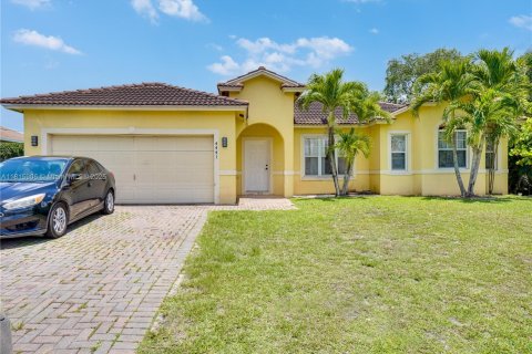 Casa en venta en Port St. Lucie, Florida, 4 dormitorios, 181.16 m2 № 1768774 - foto 1
