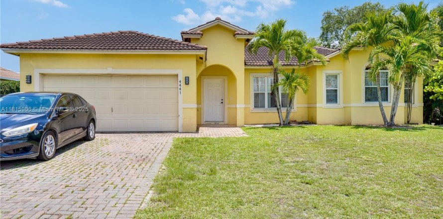 Casa en Port St. Lucie, Florida 4 dormitorios, 181.16 m2 № 1768774