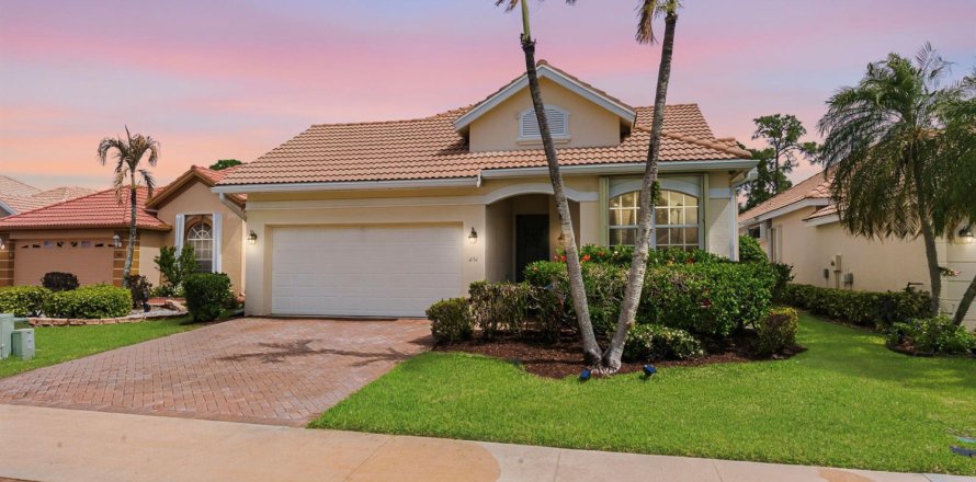 Casa en Port St. Lucie, Florida 3 dormitorios, 175.49 m2 № 2078283