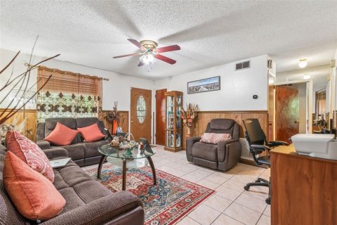 House in Orlando, Florida 3 bedrooms, 104.05 sq.m. № 2295109 - photo 5
