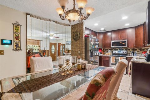 House in Orlando, Florida 3 bedrooms, 104.05 sq.m. № 2295109 - photo 9