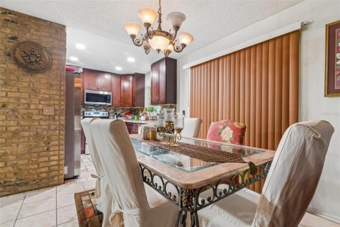 House in Orlando, Florida 3 bedrooms, 104.05 sq.m. № 2295109 - photo 8