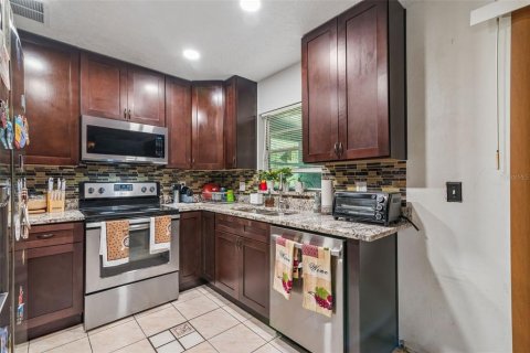House in Orlando, Florida 3 bedrooms, 104.05 sq.m. № 2295109 - photo 11