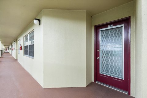 Copropriété à vendre à Pembroke Pines, Floride: 1 chambre, 97.08 m2 № 2035434 - photo 22