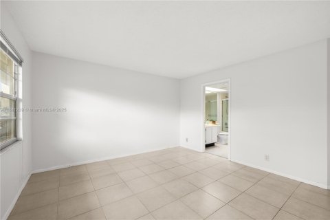 Copropriété à vendre à Pembroke Pines, Floride: 1 chambre, 97.08 m2 № 2035434 - photo 9