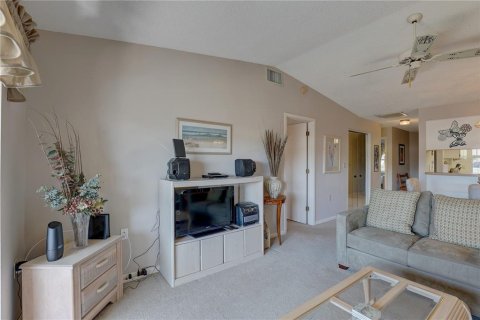 House in Largo, Florida 2 bedrooms, 92.44 sq.m. № 1549473 - photo 11