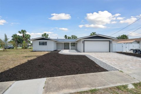 House in Merrit Island, Florida 3 bedrooms, 164.25 sq.m. № 1807518 - photo 25