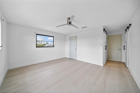 House in Merrit Island, Florida 3 bedrooms, 164.25 sq.m. № 1807518 - photo 11