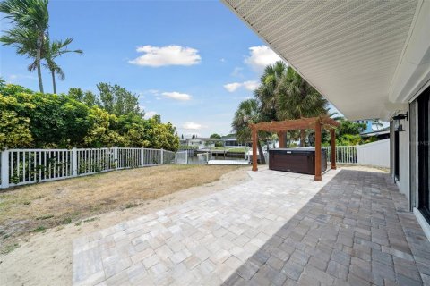 House in Merrit Island, Florida 3 bedrooms, 164.25 sq.m. № 1807518 - photo 18