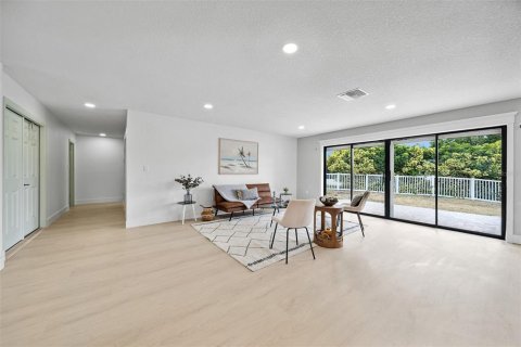 House in Merrit Island, Florida 3 bedrooms, 164.25 sq.m. № 1807518 - photo 6