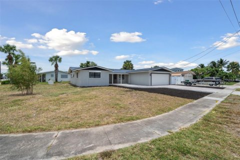 House in Merrit Island, Florida 3 bedrooms, 164.25 sq.m. № 1807518 - photo 26