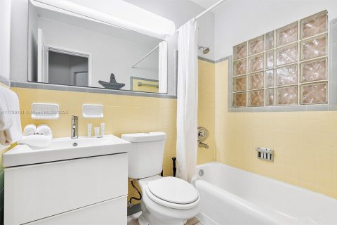 Propiedad comercial en venta en Fort Lauderdale, Florida, 162.76 m2 № 1865250 - foto 24