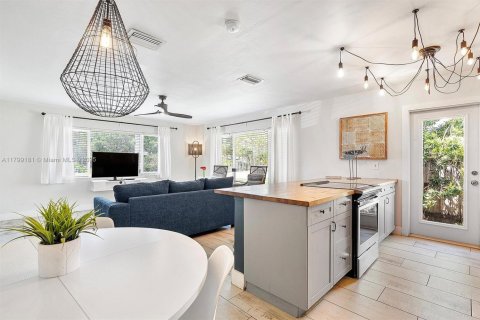 Propiedad comercial en venta en Fort Lauderdale, Florida, 162.76 m2 № 1865250 - foto 10