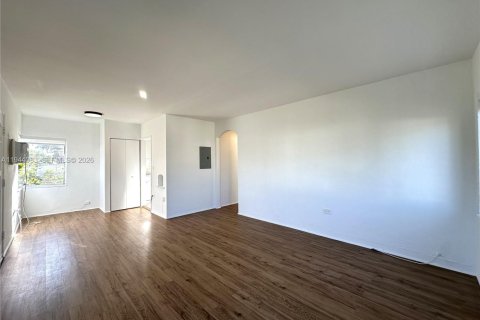 Apartamento en alquiler en Miami Beach, Florida, 1 dormitorio, 67.82 m2 № 2000880 - foto 1