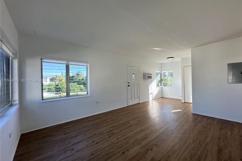 Apartamento en alquiler en Miami Beach, Florida, 1 dormitorio, 67.82 m2 № 2000880 - foto 3