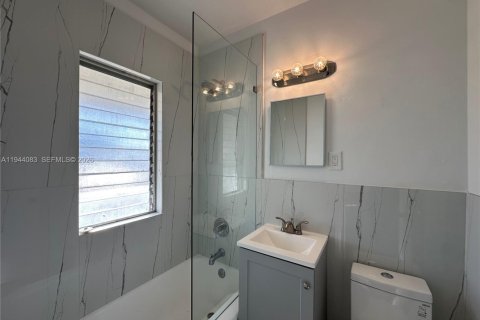 Apartamento en alquiler en Miami Beach, Florida, 1 dormitorio, 67.82 m2 № 2000880 - foto 13