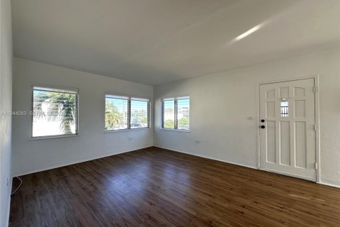 Apartamento en alquiler en Miami Beach, Florida, 1 dormitorio, 67.82 m2 № 2000880 - foto 4