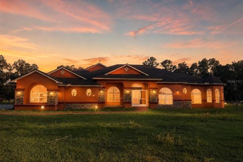 House in Brooksville, Florida 5 bedrooms, 465.25 sq.m. № 2315219
