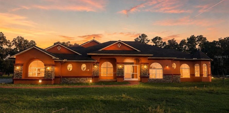 House in Brooksville, Florida 5 bedrooms, 465.25 sq.m. № 2315219
