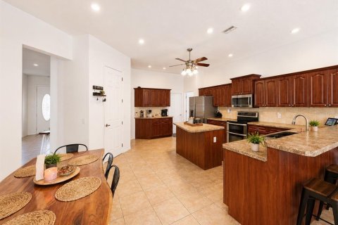 House in Brooksville, Florida 5 bedrooms, 465.25 sq.m. № 2315219 - photo 13