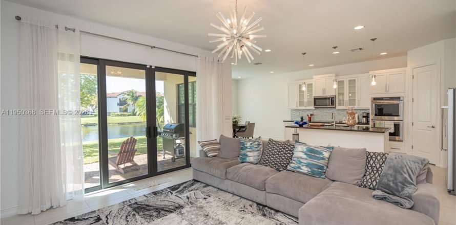 Дом в Пемброк-Пайнс, Флорида 4 спальни, 259.38м2 № 2006027