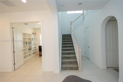 Купить виллу или дом в Пемброк-Пайнс, Флорида 4 спальни, 259.38м2, № 2006027 - фото 19