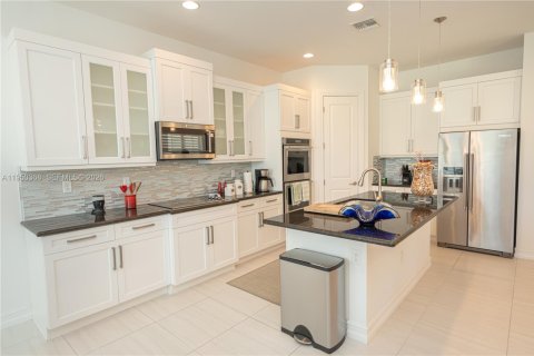 Купить виллу или дом в Пемброк-Пайнс, Флорида 4 спальни, 259.38м2, № 2006027 - фото 2