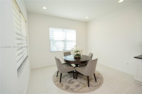 Купить виллу или дом в Пемброк-Пайнс, Флорида 4 спальни, 259.38м2, № 2006027 - фото 6