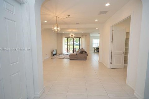 Купить виллу или дом в Пемброк-Пайнс, Флорида 4 спальни, 259.38м2, № 2006027 - фото 25