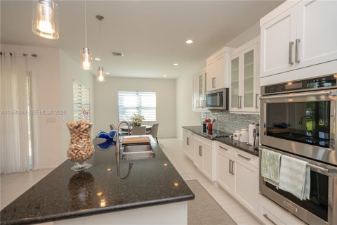 Купить виллу или дом в Пемброк-Пайнс, Флорида 4 спальни, 259.38м2, № 2006027 - фото 8