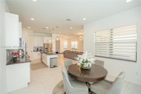 Купить виллу или дом в Пемброк-Пайнс, Флорида 4 спальни, 259.38м2, № 2006027 - фото 3